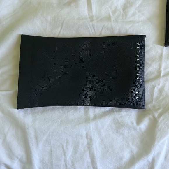 Quay sunglasses with case - Picture 4 of 4